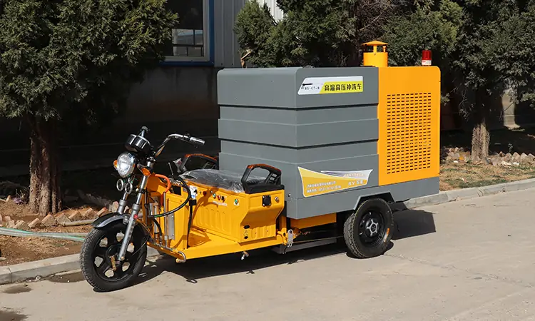 Small Three-Wheeled High-Temperature High-Pressure Cleaning Vehicle