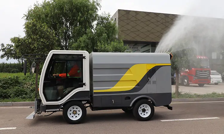 Four-Wheel High-Pressure Cleaning Vehicle for Environmental Sanitation
