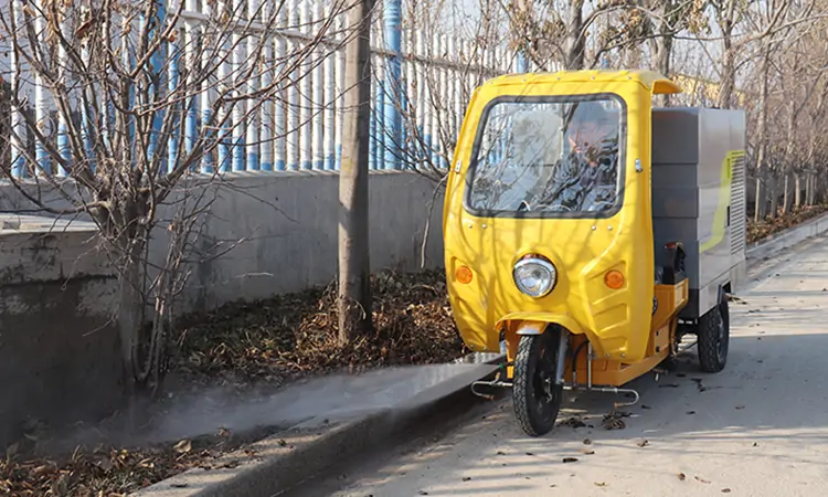 Electric Three-Wheeled Road Washer Vehicle Revolutionizes Urban Sanitation