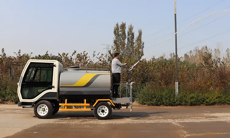 A Four-Wheel water sprinkler for Road Maintenance in Narrow and Back Streets