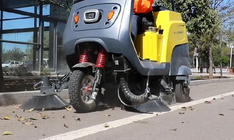 Electric Ride-on Sweepers Maintain a Clean Park Environment
