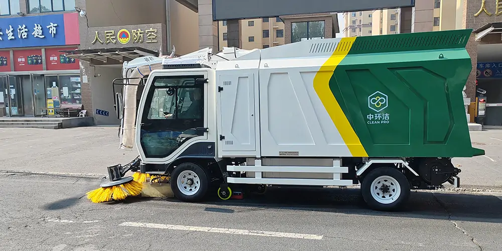 Multi-Functional Leaf Collection Vehicle: The Autumnal Marvel of Sanitation