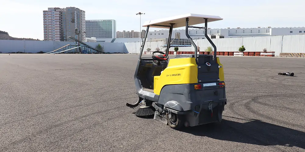 Electric Three-Wheeled Sweeper，Ride on Sweeper，Ride Floor Sweeper