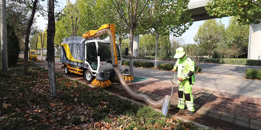 electric leaf collection vehicle,leaf vacuum truck, vacuum truck for leaves