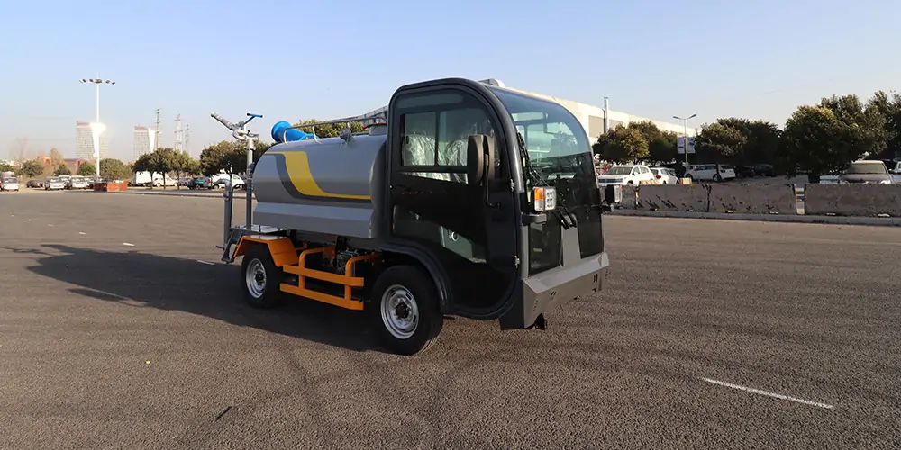 Small Water Sprinkler Truck: A Reliable Aid in Road Maintenance