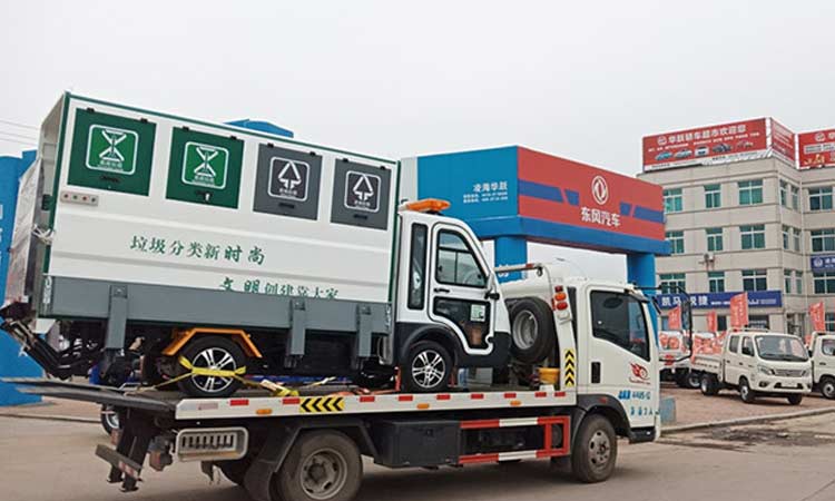 Electric Four-Classification Garbage Collection Vehicle Arrival Scene