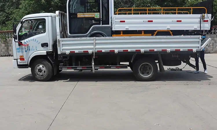 Small electric eight-barrel dumpster carrier，Small electric eight-barrel garbage collector truck