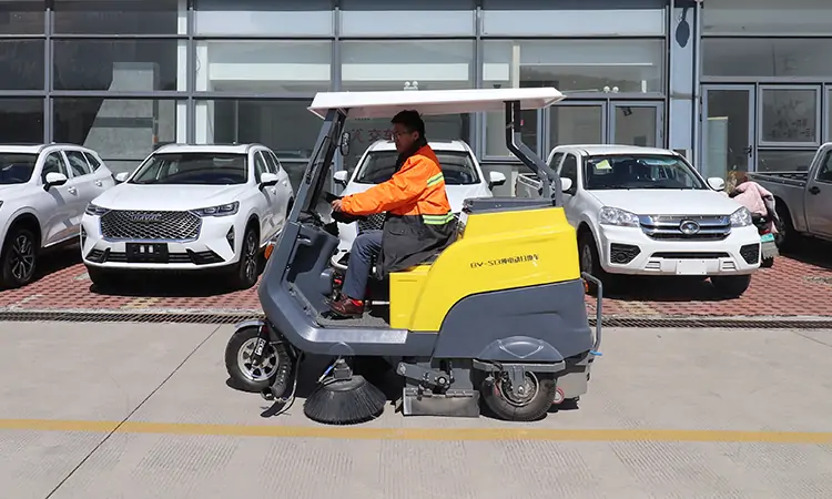 A small electric road sweeper Baiyi-S13 cleans the car plaza