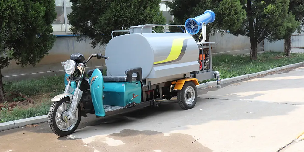 small three-wheeled water sprinkler truck,Manufacture Electric Water Tricycle Heavy Duty 1500L Water Sprinkler Spray Truck