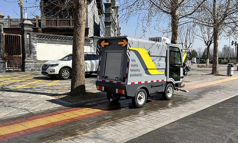 Advanced Urban Sanitation Solutions: Four-Wheel Street Washer Truck