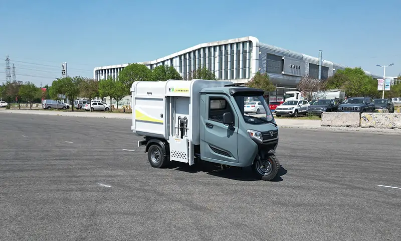 New Energy Side-Loading Garbage Truck: Ideal for Urban Environmental Protection