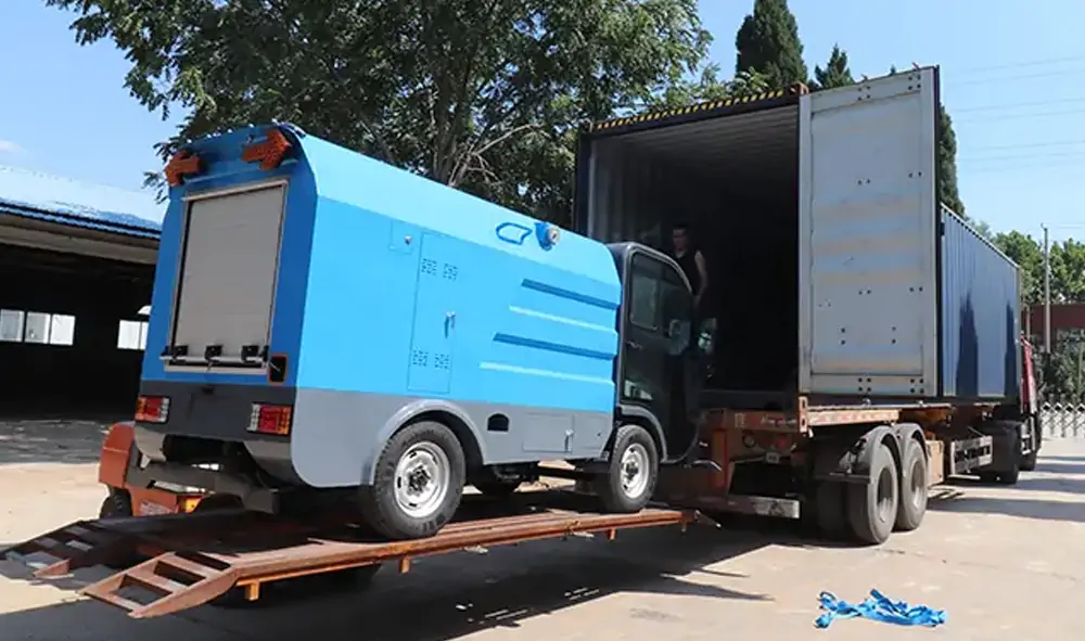 Electric Four-Wheel Road Washing Vehicle Sent Overseas