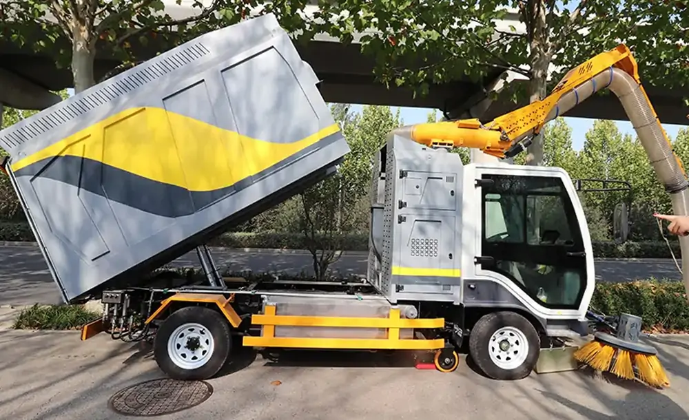 Four-Wheel Leaf Collection Truck Leading the Green Sanitation Revolution