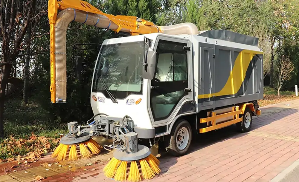 Four-Wheel Leaf Collection Truck Leading the Green Sanitation Revolution