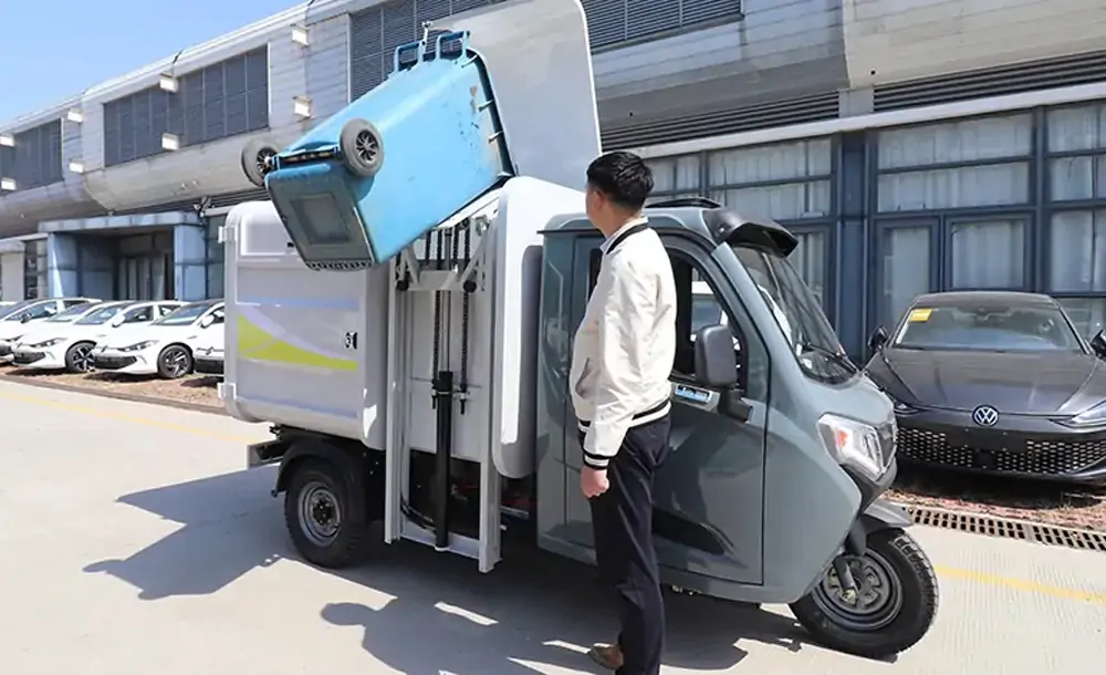 New Energy Side-Loading Garbage Truck: Ideal for Urban Environmental Protection