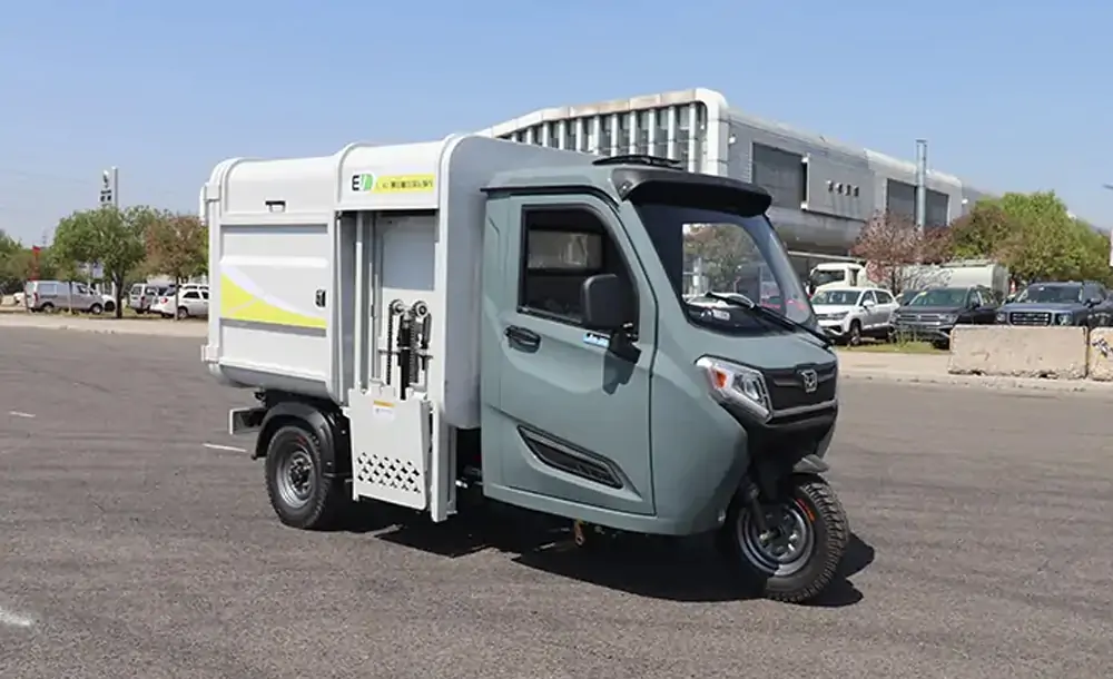 New Energy Side-Loading Garbage Truck: Ideal for Urban Environmental Protection