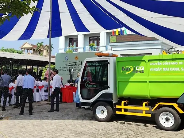 Handover Ceremony for Small Electric Road Garbage Trucks Held in Vietnam