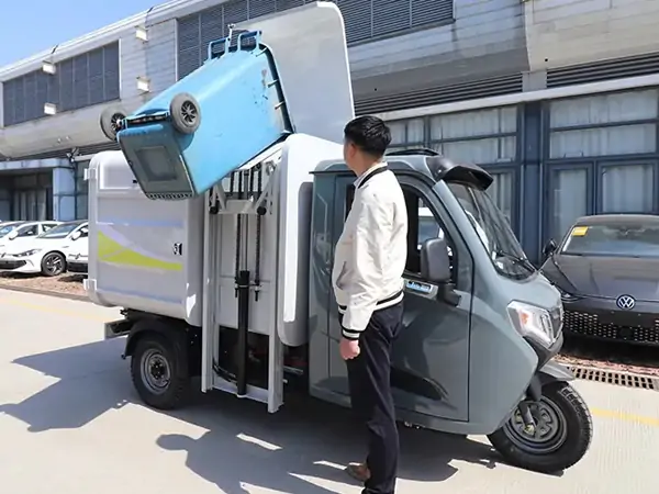 New Energy Side-Loading Garbage Truck: Ideal for Urban Environmental Protection