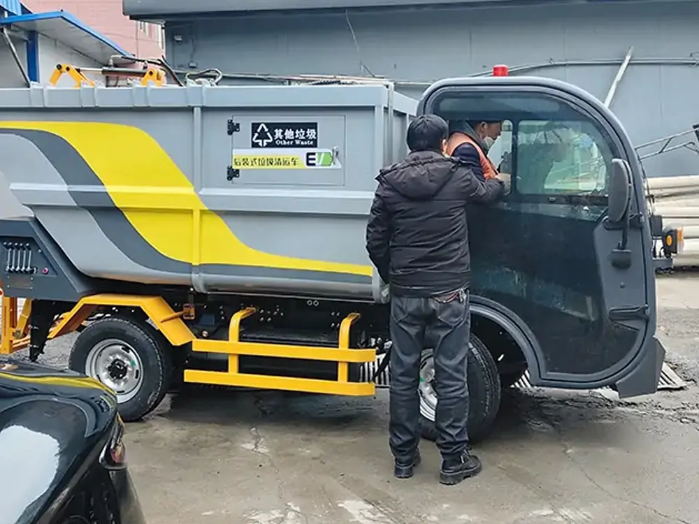 Lueyang County Launches Small Rear-loading Garbage Truck Initiative