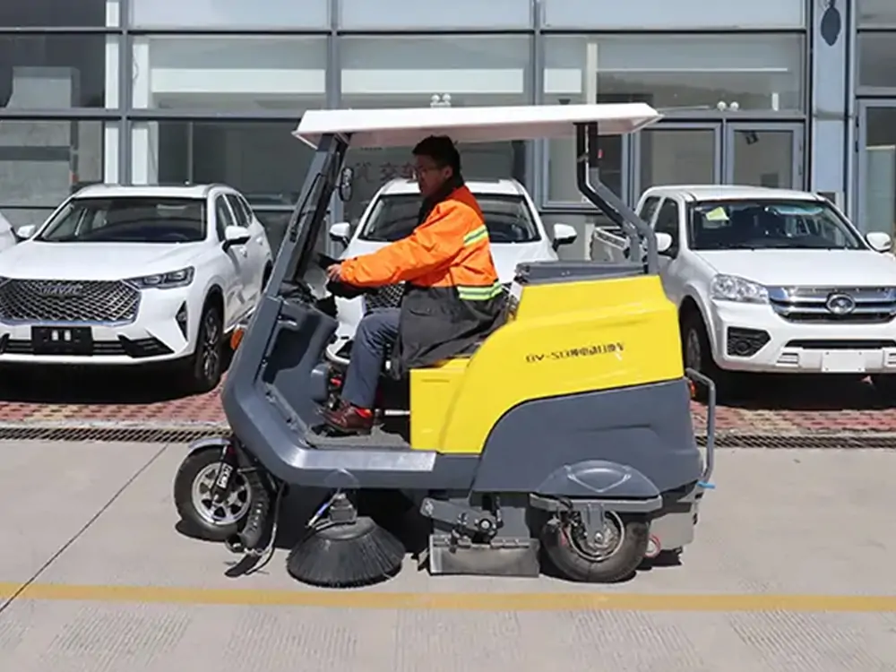 A small electric street sweeper Baiyi-S13 cleans the car plaza