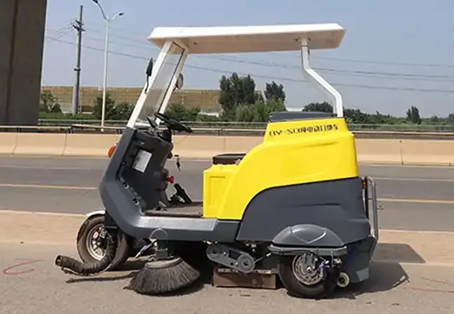 Electric Three-Wheeled Sweeper, Ride on Sweeper, Ride Floor Sweeper