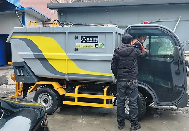 Lueyang County Launches Small Rear-loading Garbage Truck Initiative